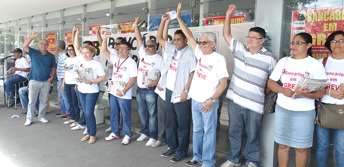 Bancários realizam ato público no primeiro dia de greve no Maranhão